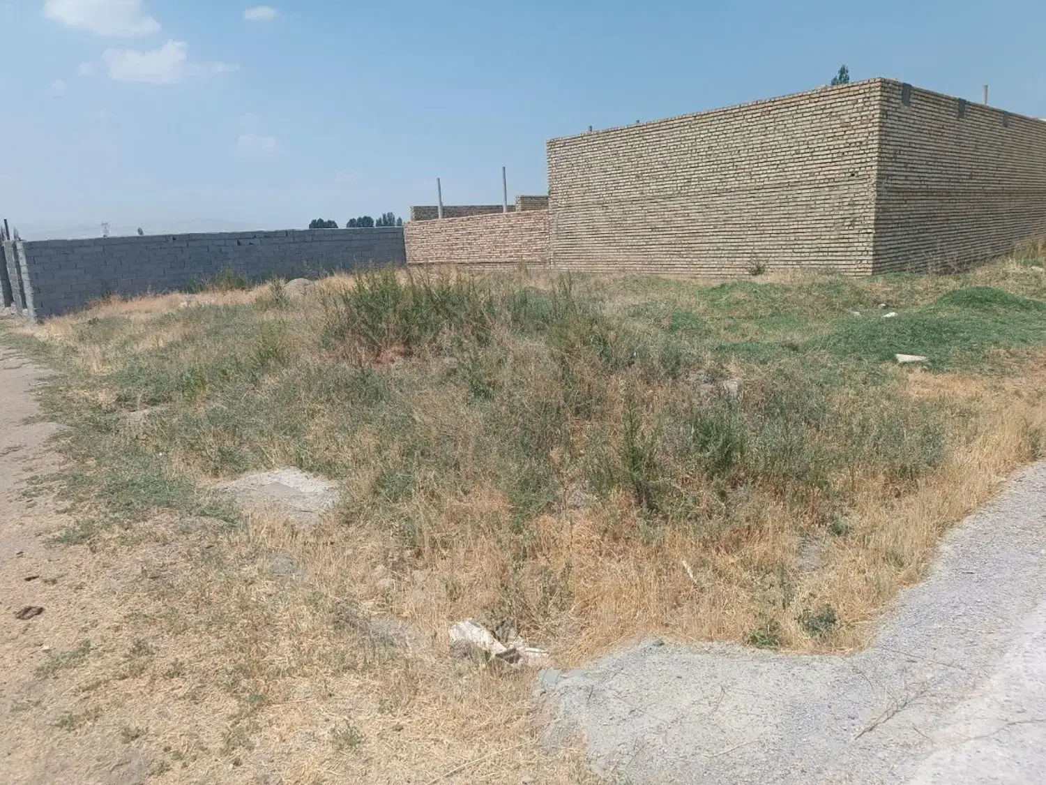 زمین مسکونی ۱۳۵ متری در تکالوی