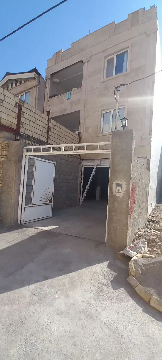 سه طبقه ویلایی