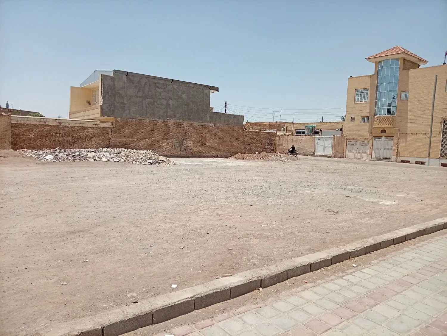 زمین مصطفی خمینی سه نبش ۲۲متربرخیابان اصلی