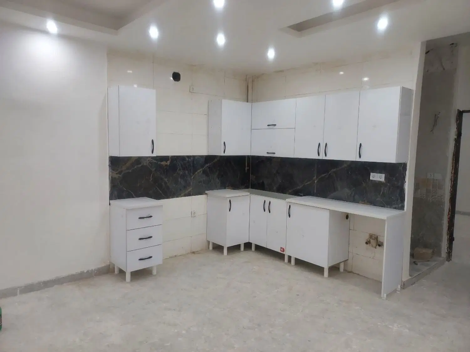 رهن و اجاره ۹۰ متری اکباتان