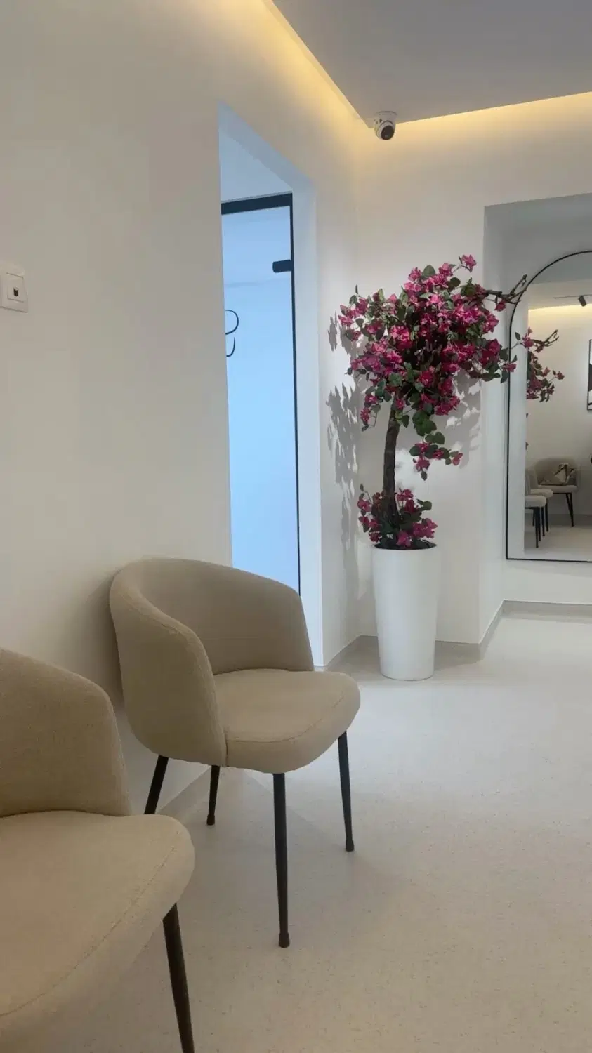 اجاره تخت و میز در سالن زیبایی پر مشتری