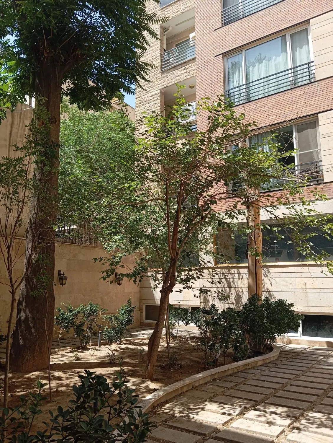 آپارتمان ۱۴۰متر سه خوابه خیابان ایران