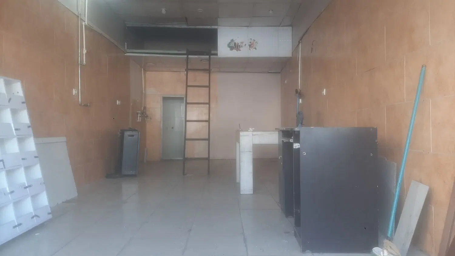 اجاره مغازه ۴۰ متری،بالکن وسرویس،(خ بهداشت)