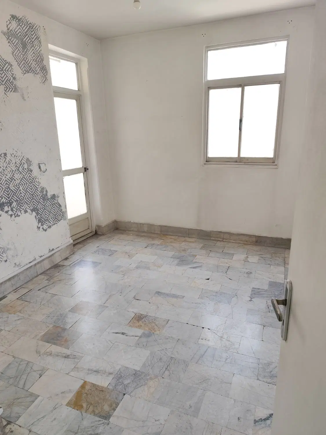 اسکندری آزادی ۴۴ متر با پارکینگ