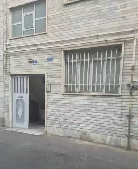خانه قدیمی و زمین
