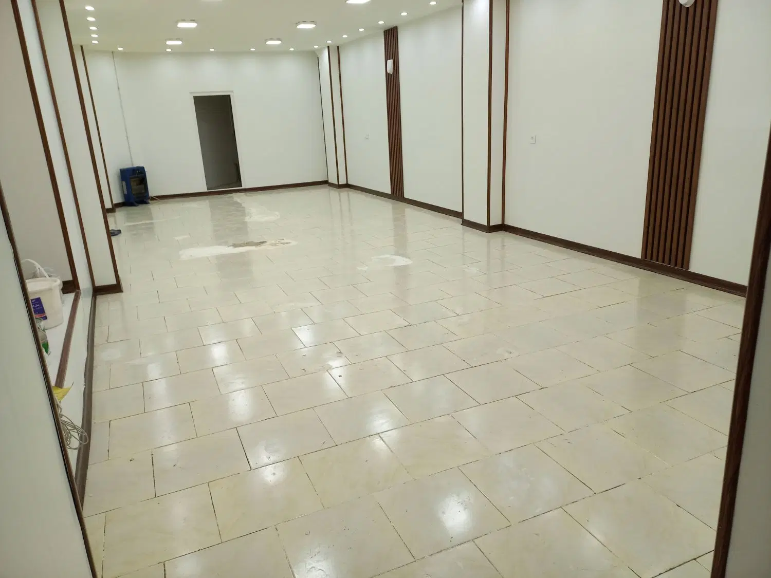 ۷۰ مترمربع مغازه به انضمام انباری تجاری ۸۰ مترمربع