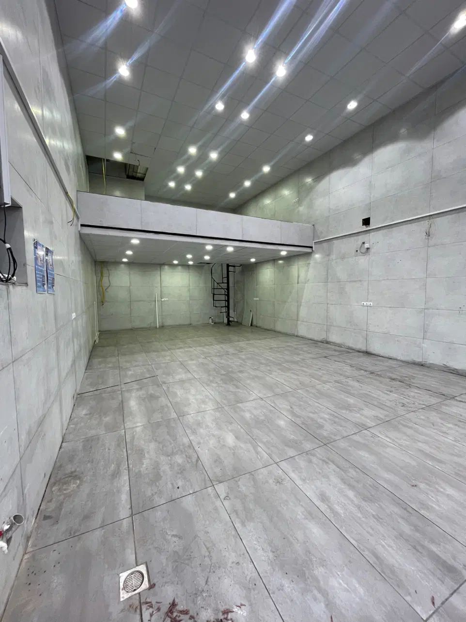 ۱۰۰ متر تجاری بلوار اسد ابادی