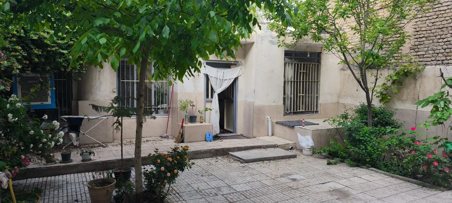 خانه ویلایی با مغازه