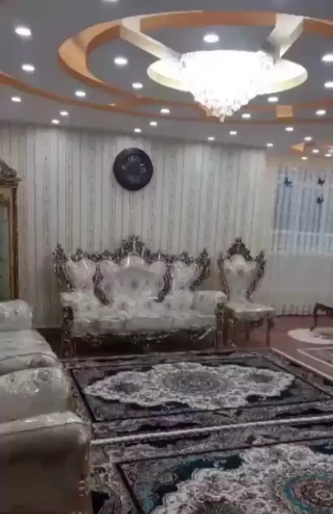 منزل مسکونی ۳طبقه دو سرویس راه جدا