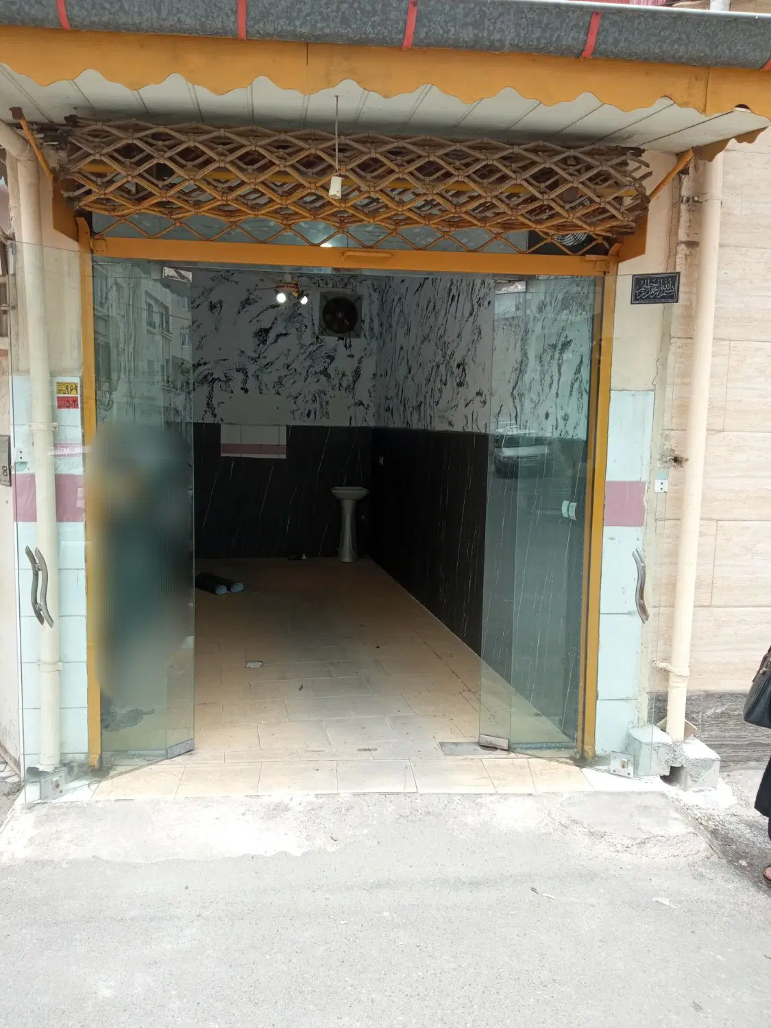 اجاره‌ مغازه ۱۶ متری معلم سرگل پارک کودک