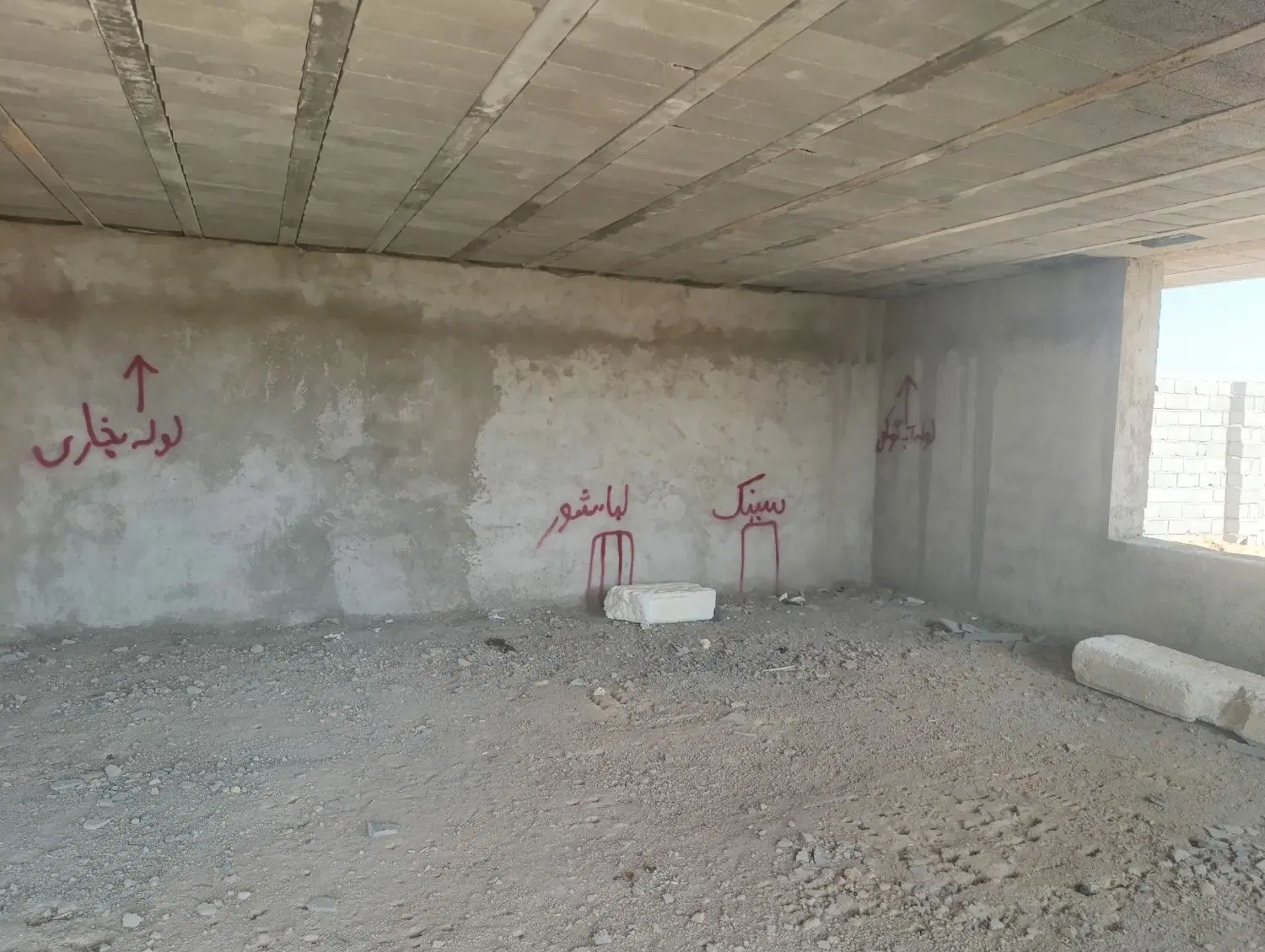 باغ به فاصله ۱۰۰ متر از جاده اصلی