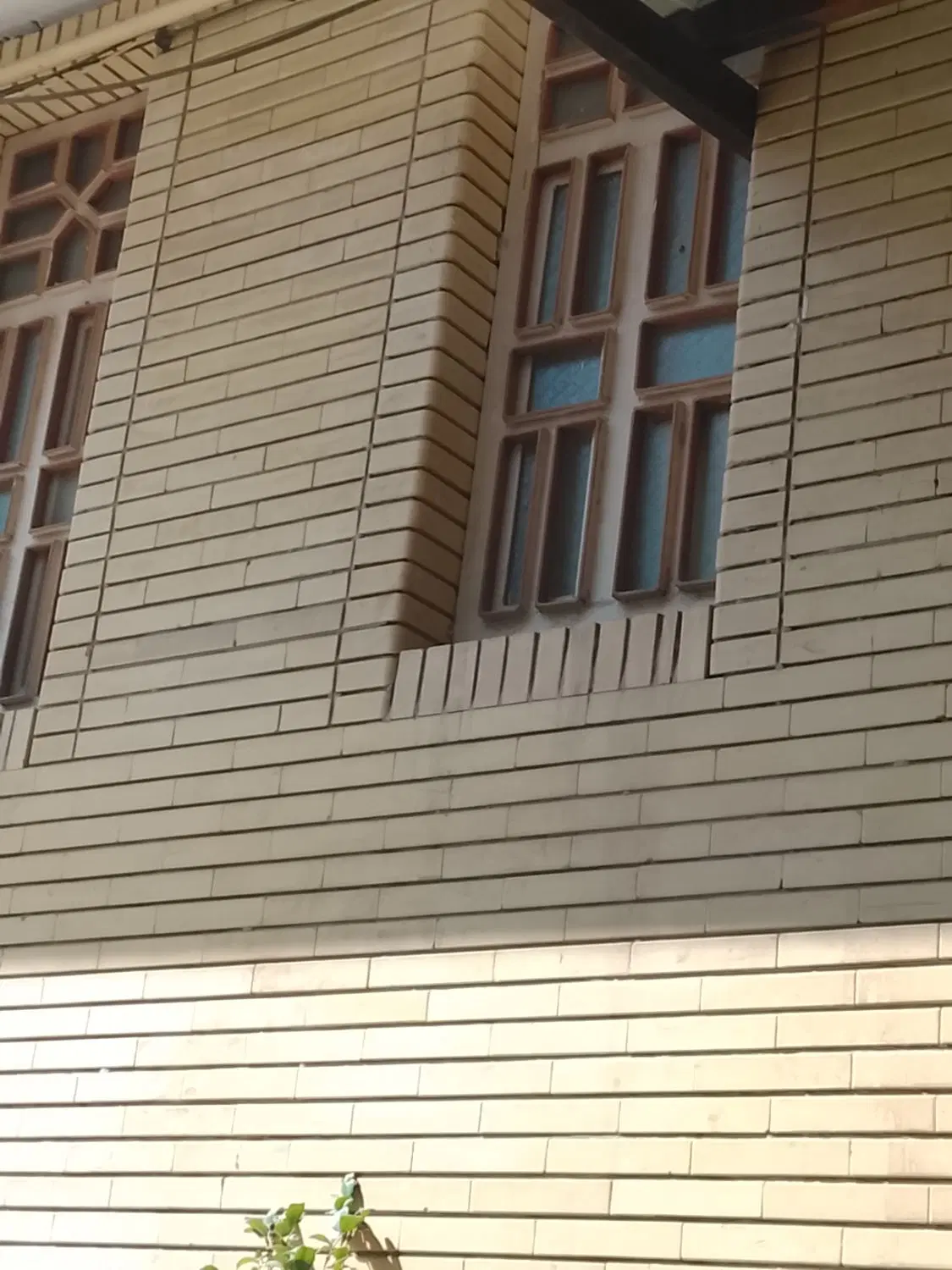 خانه دوطبقه درب حیاط