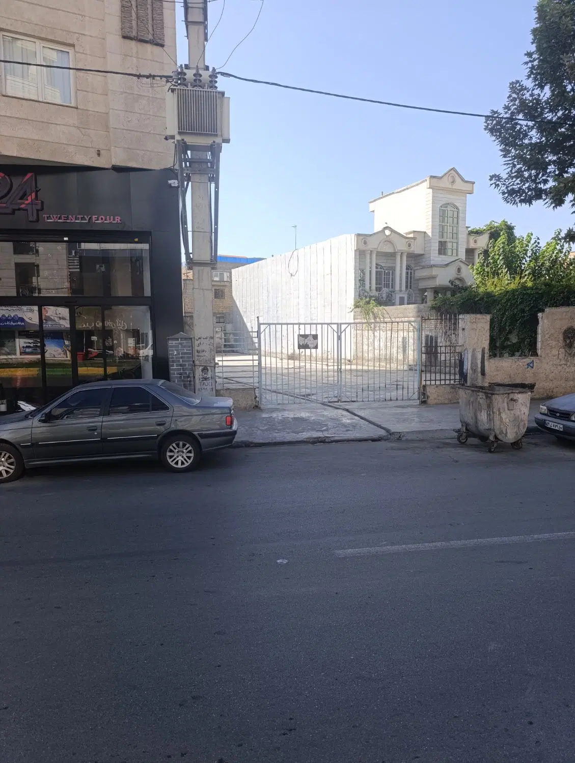 زمین فروشی
