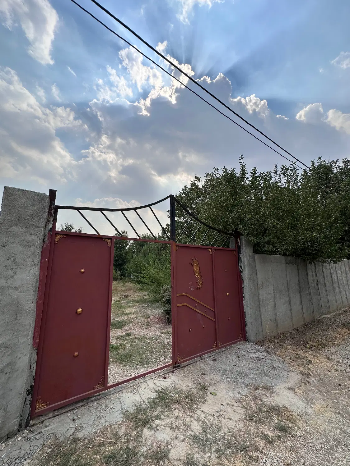 باغ ۱۲۰۰ متری دهکده گلستان