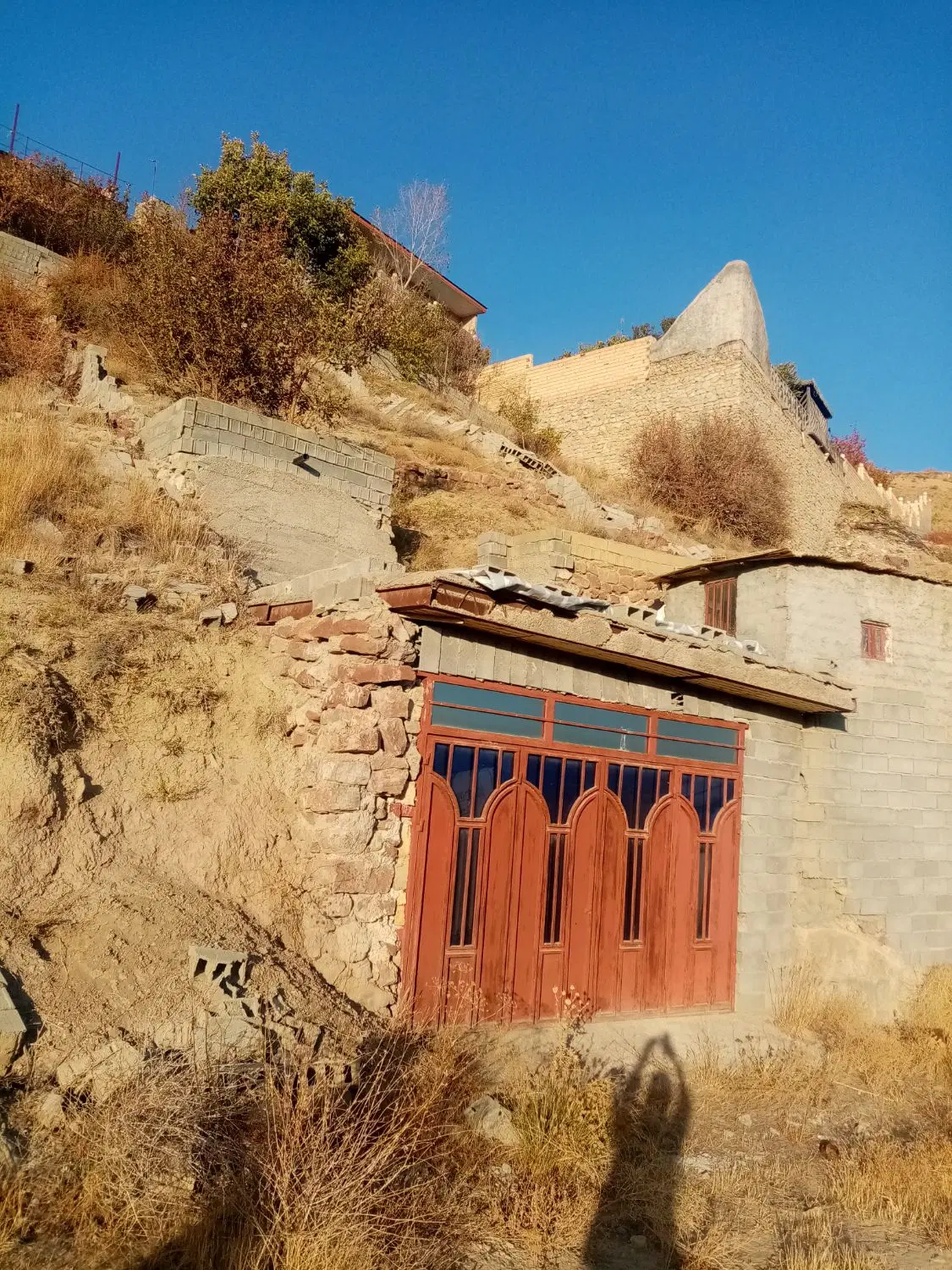 زمین ویلای نیمه کاره ، سیب لند فیروزکوه