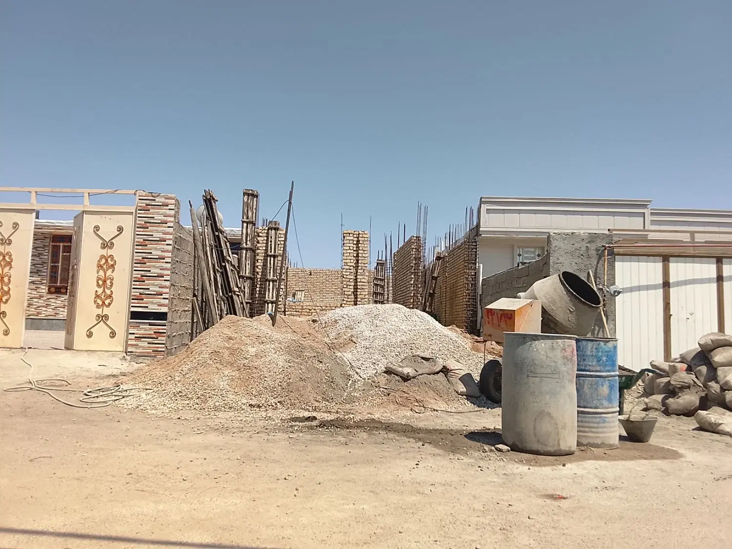 خونه نیمه ساخته