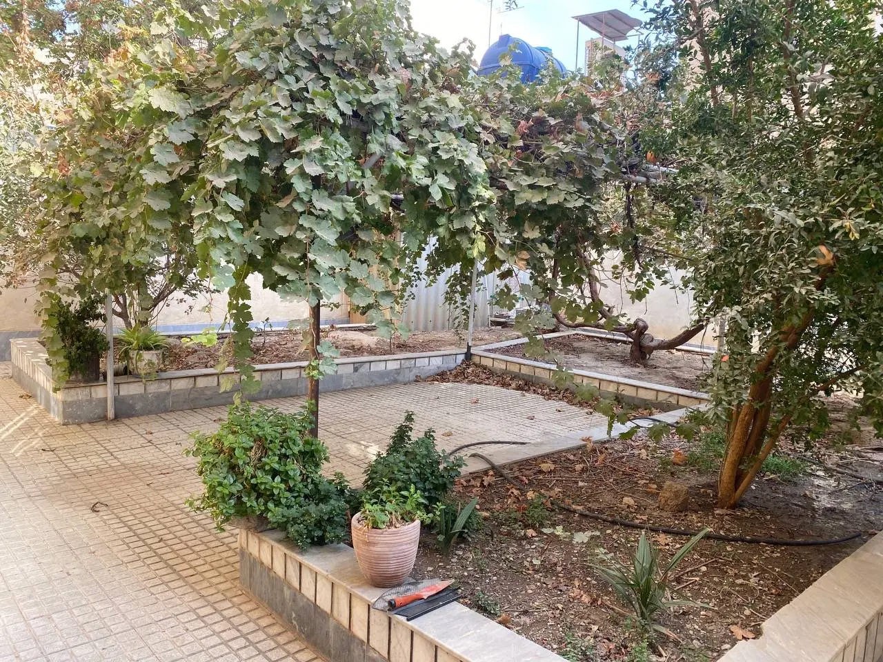 ۷۷متر با ۱۰۰متر حیاط اختصاصی_محله نواب_سند تک برگ