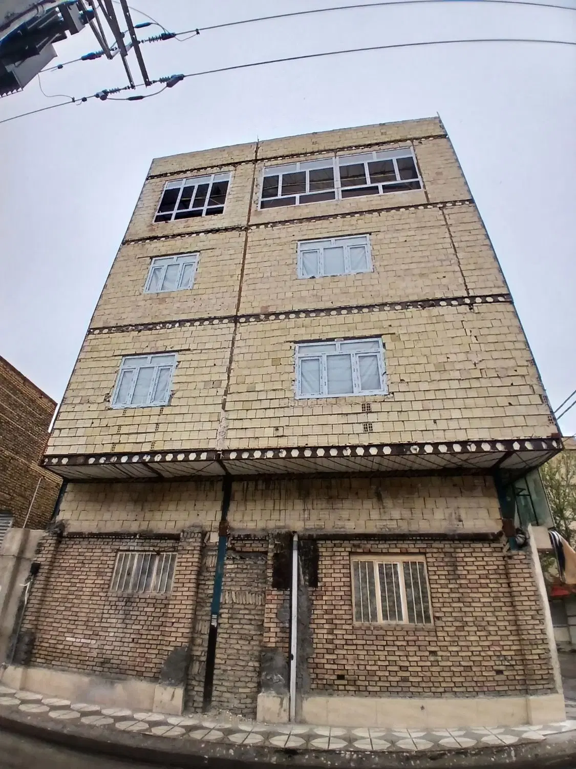 آپارتمان درحال ساخت مناسب سازنده و سرمایه گذاری