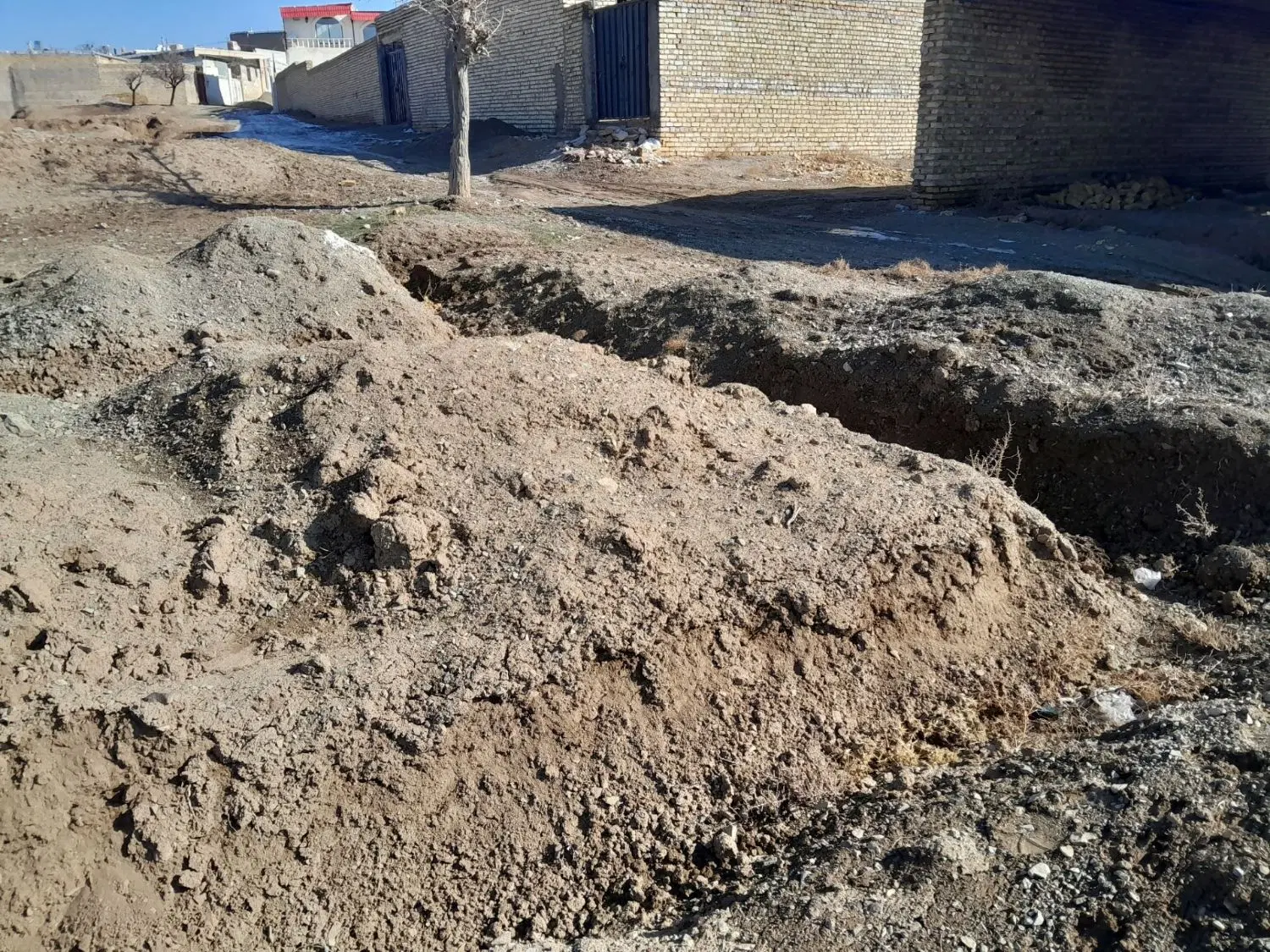 زمین آغوی