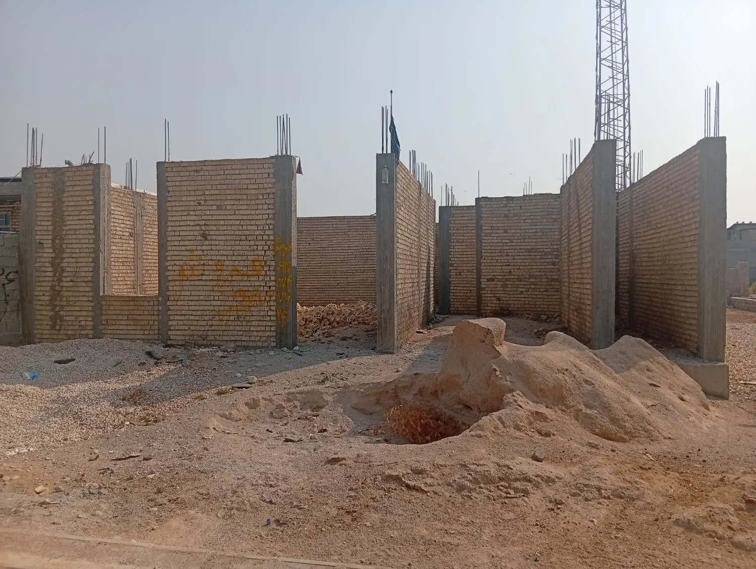 خونه‌نیمه‌کاره