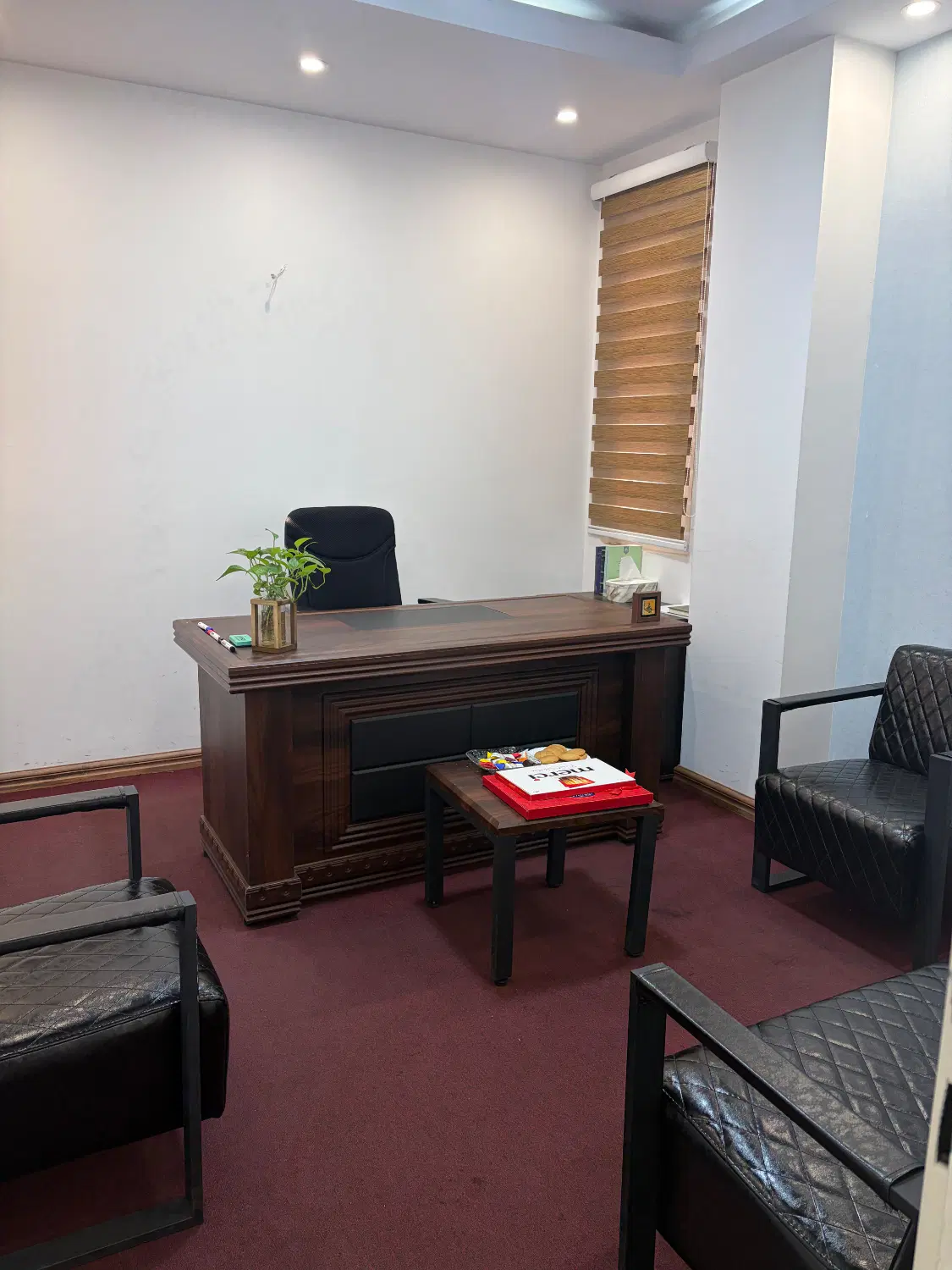اتاق اداری وکیل کارشناس