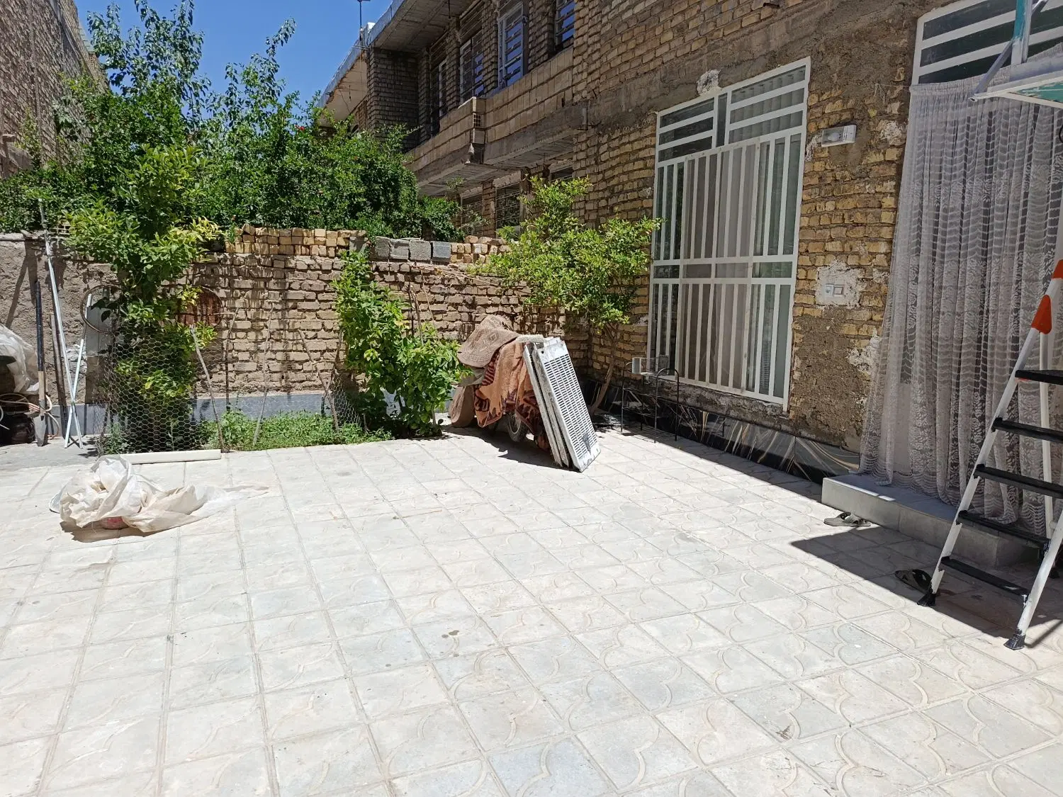 طبقه همکف ۱۵۰ متری