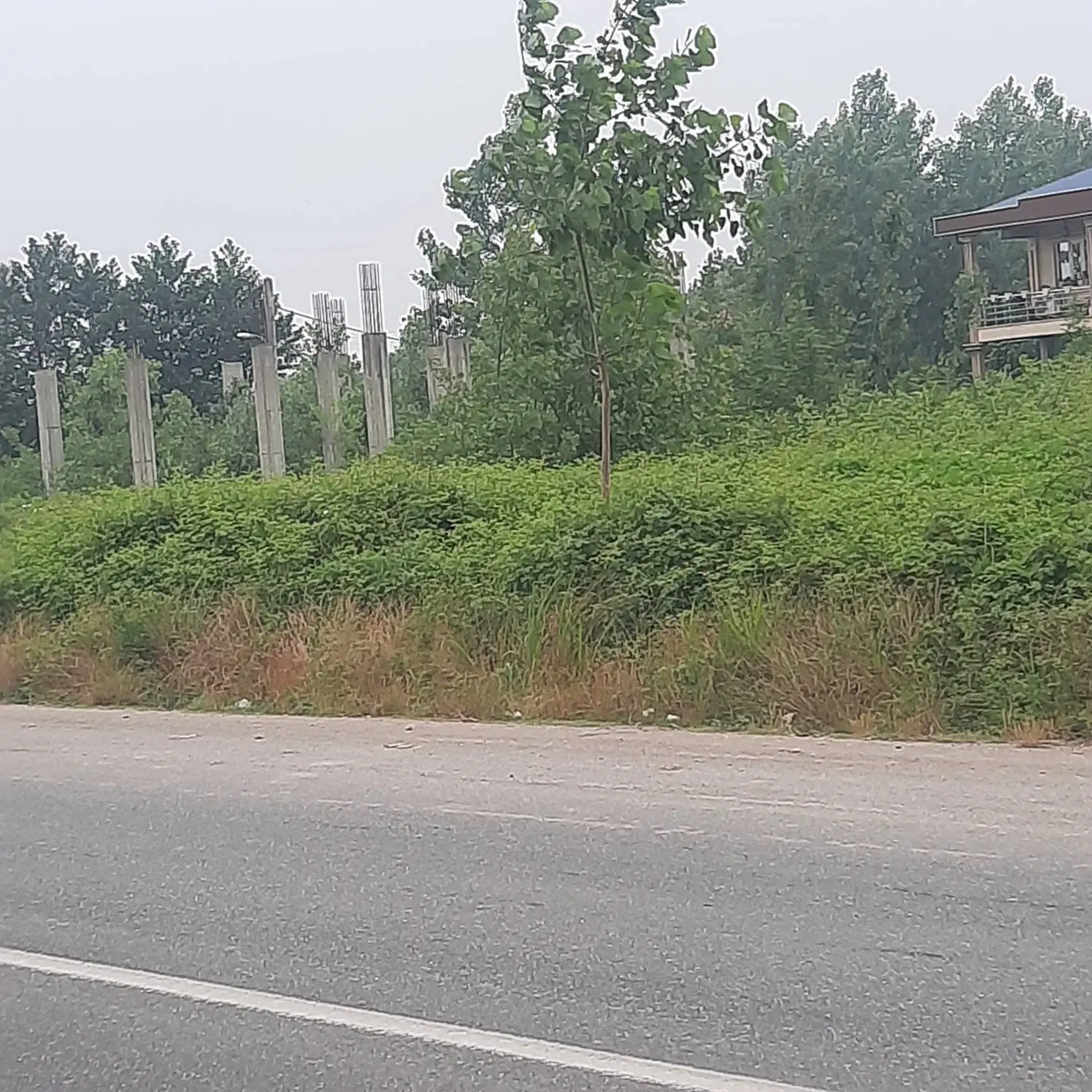 زمین مسکونی1546متری دارای زیر بنای 137متری