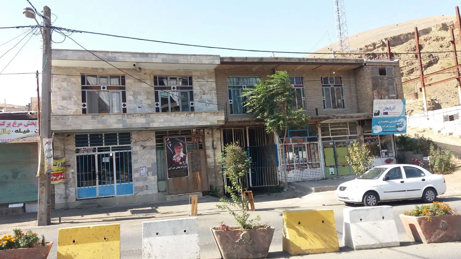 یک باب  مغازه همراه با حیاط در بهترین نقطه شهر