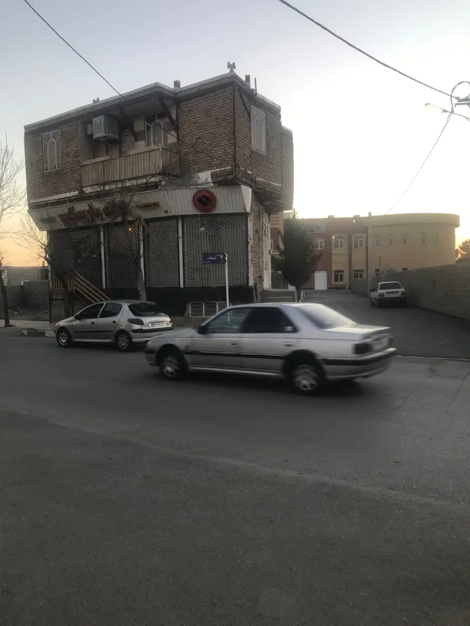 ساختمان تجاری مسکونی (توضیحات خوانده شود)