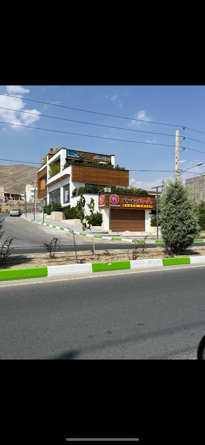 ۲۰۰ متر تجاری لوکس با تراس اختصاصی