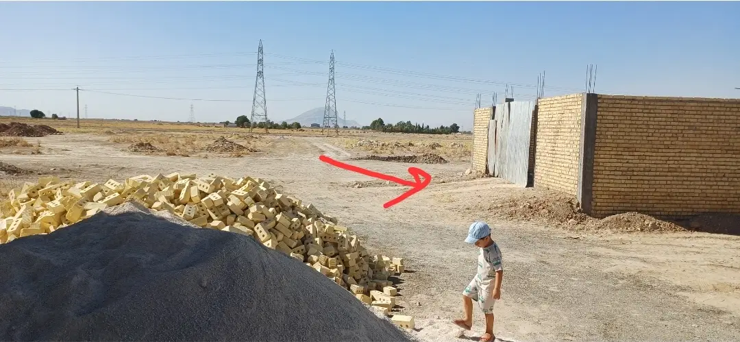 زمین درب حیاط