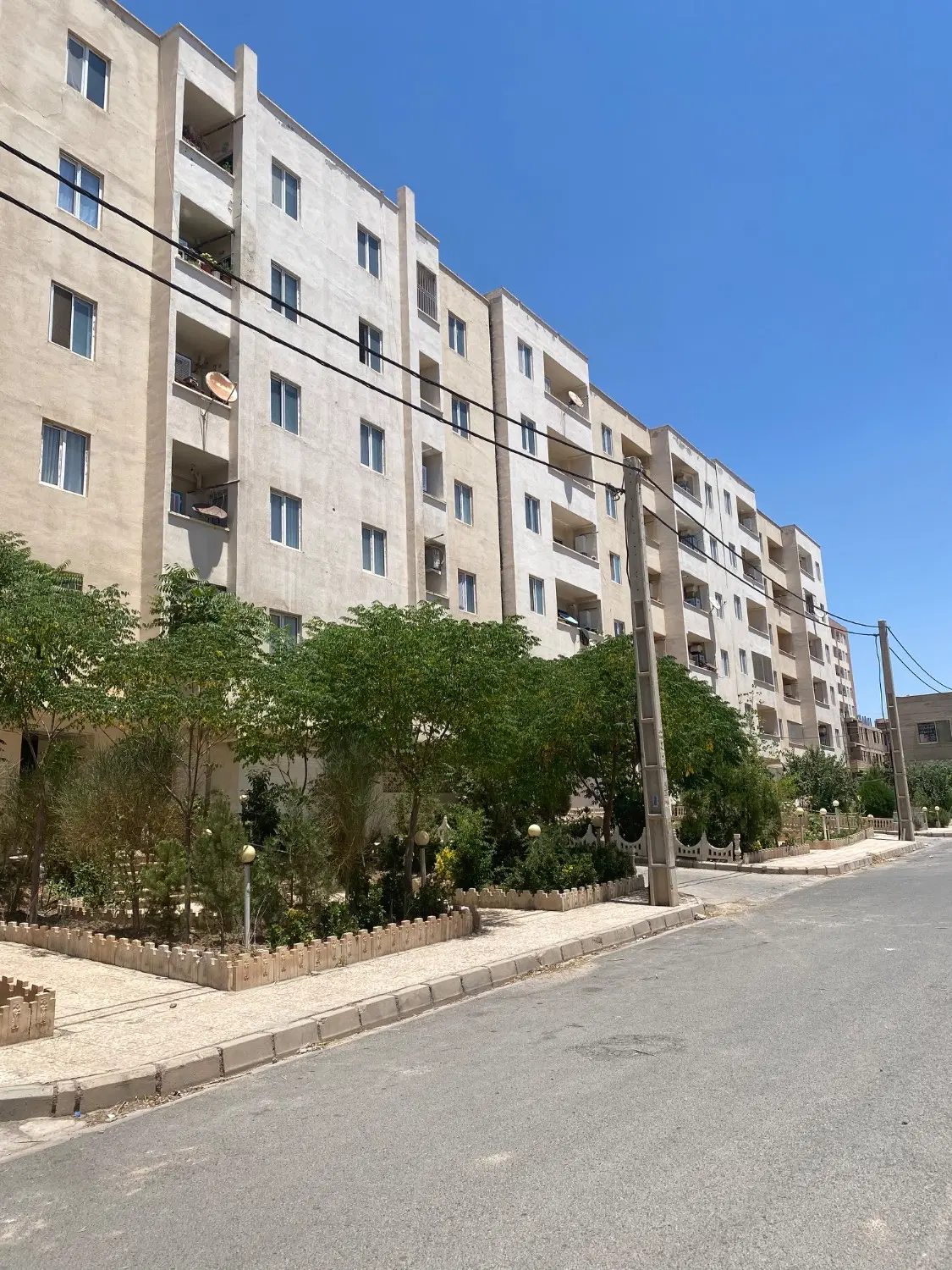 آپارتمان فروشی ۸۳متر پارکینگ و انباری