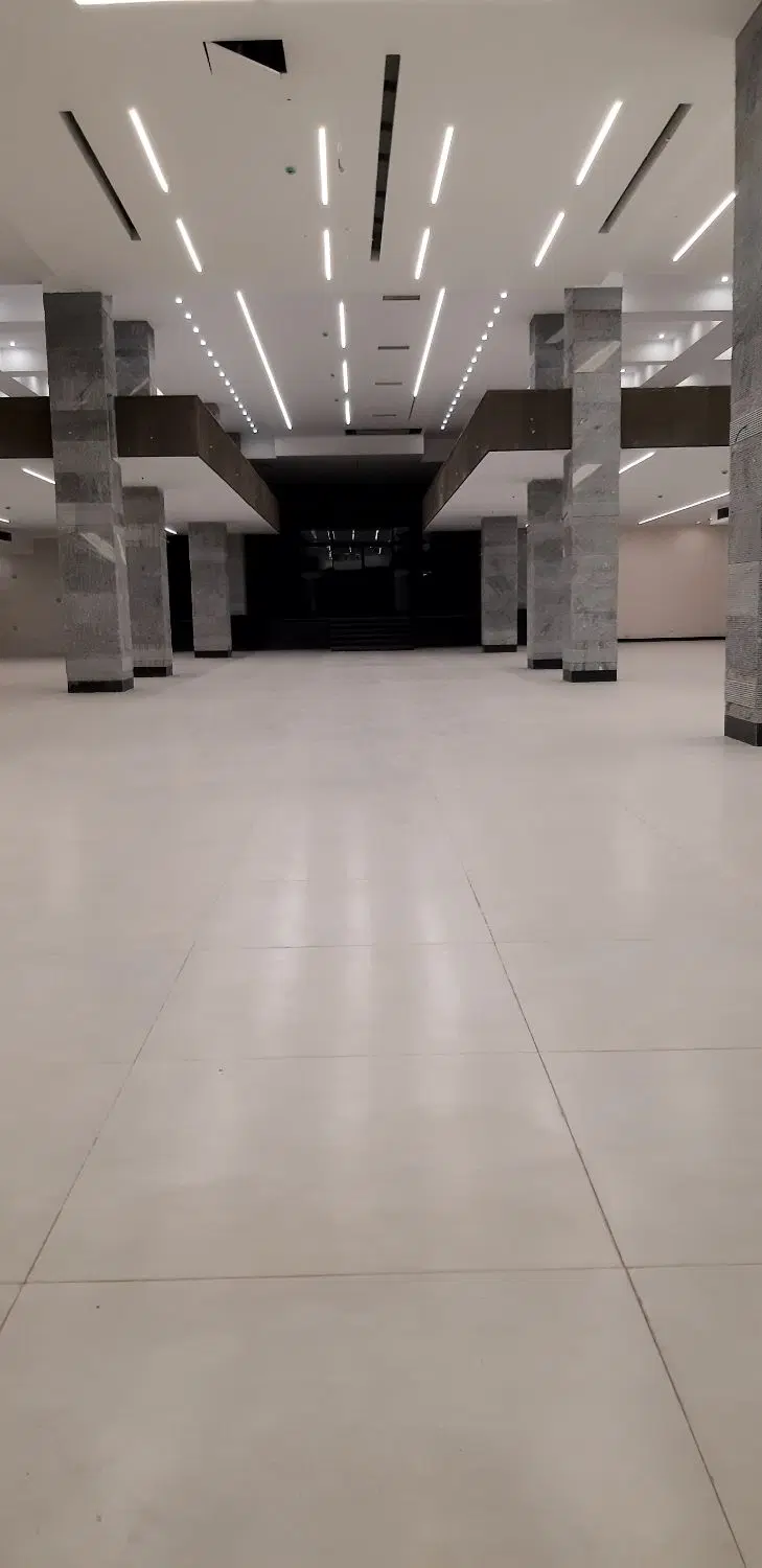 مغازه1200 متر کف ۴۵۰ متر بالکن  رهن و اجاره