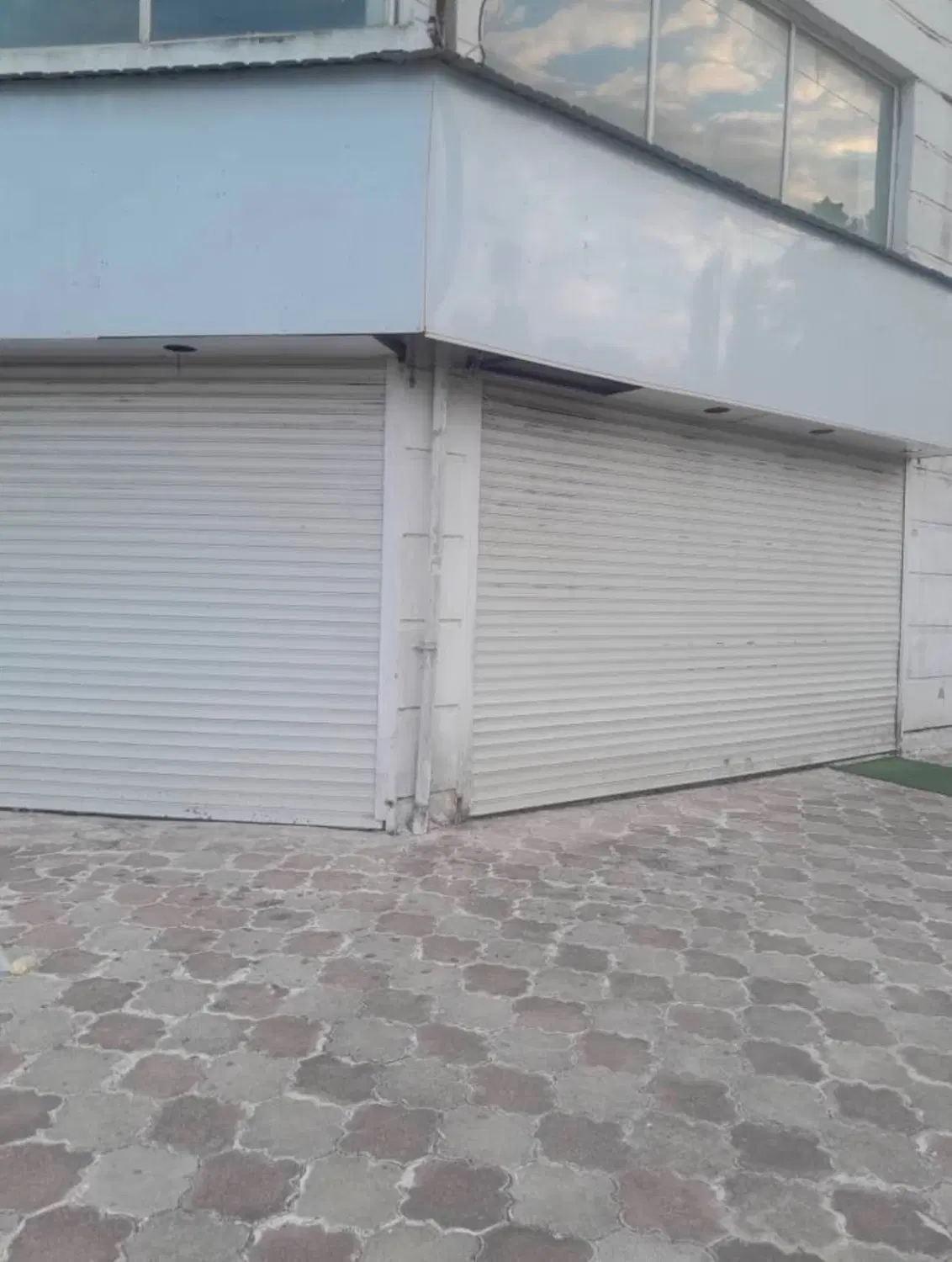 اجاره مغازه ۳۰ متری، بر اصلی اطبا ، تاپ لوکیشن