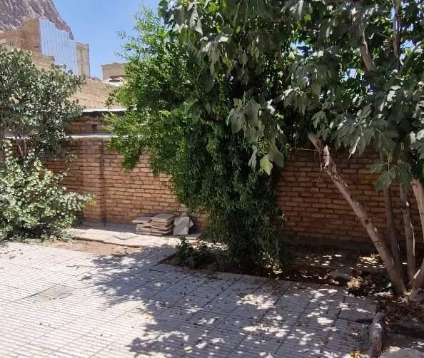 ۱۸۰ متری