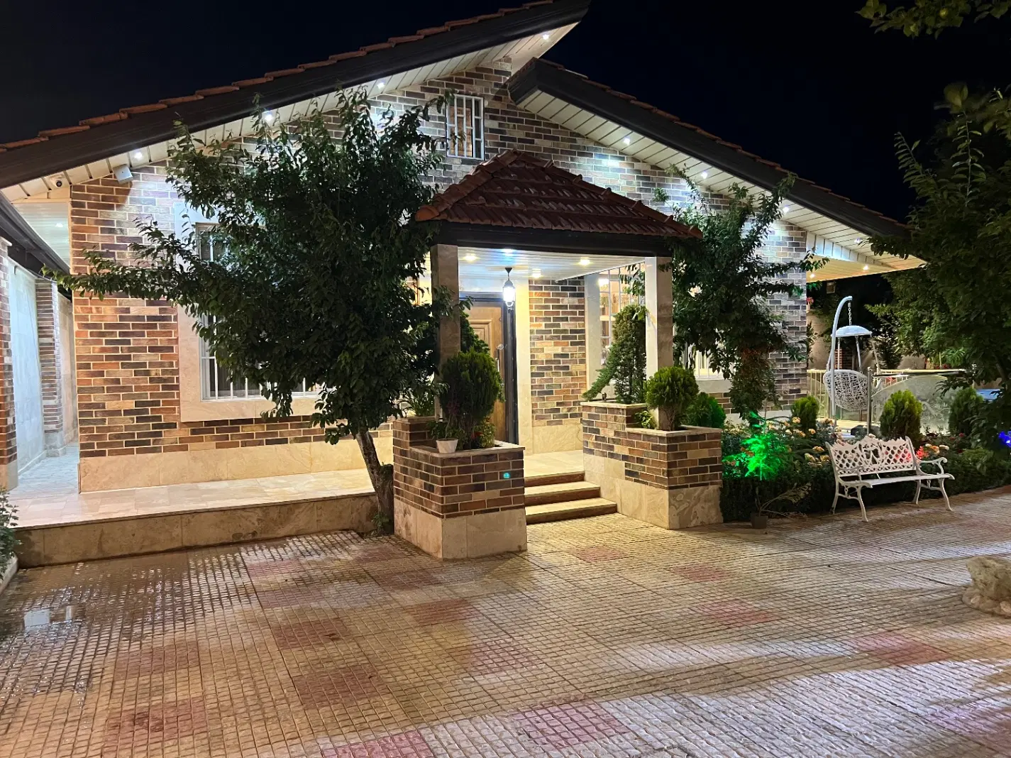 باغ ویلا لاکچری فول امکانات با سند تک برگ خوشنام