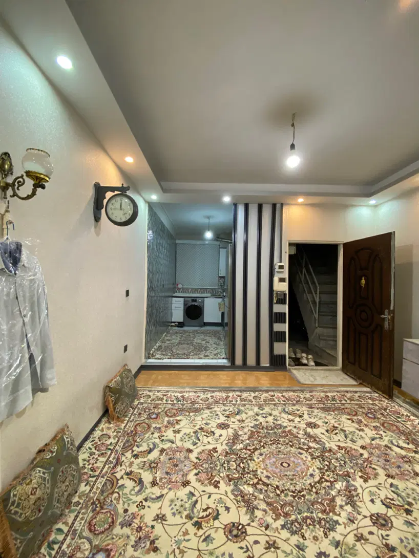 ۶۳ متر با بیست متر حیاط