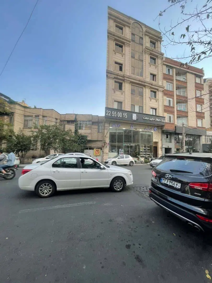 ملک قدیمی برخیابان دولت بعد ازچهار راه دیباجی
