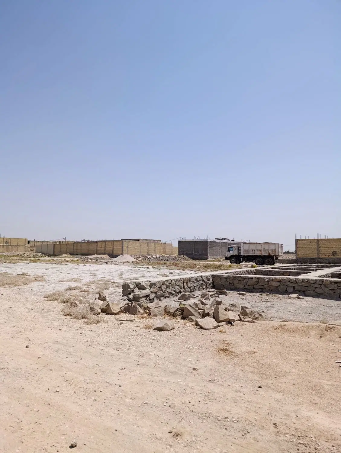 زمین مسکونی دو نبش