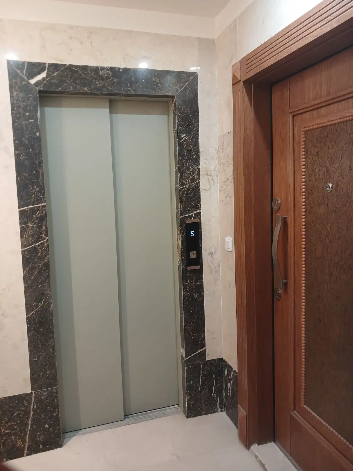 165مترطبقه5 _4پارکینگ،نوساز