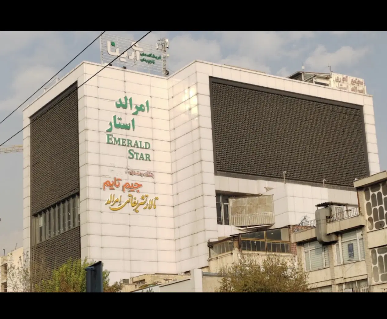 یک بابا مغازه ۲۵ متری درمیدان هفت حوض پاساژ امرالد
