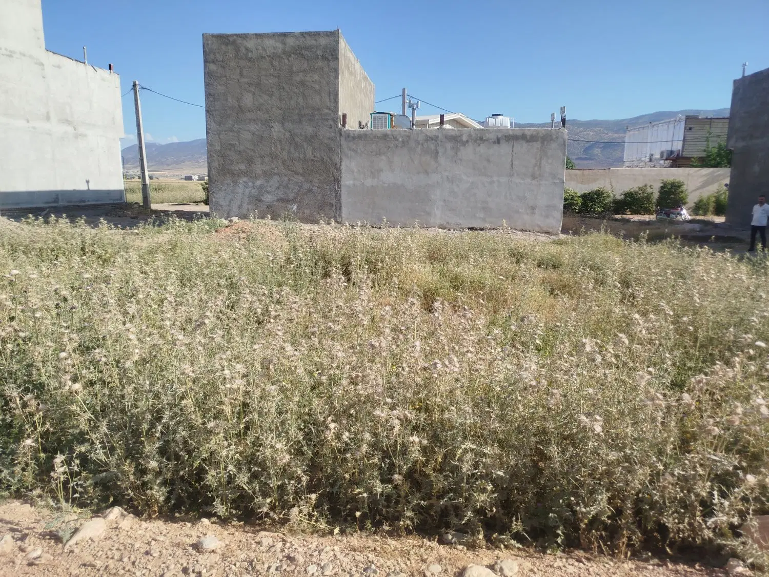 یک قطعه زمین 144متری