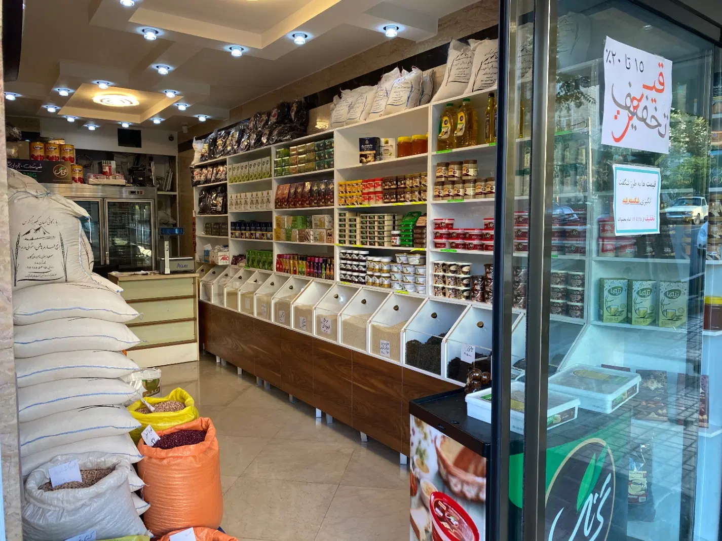 مغازه بر خیابان با تمام امکانات