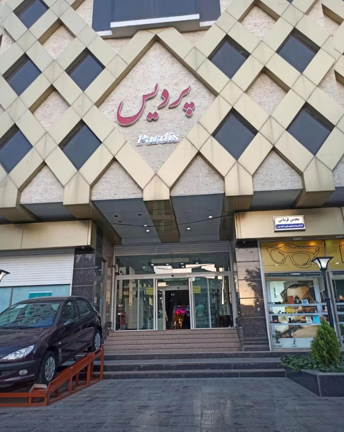 اجاره مغازه در پاساژ پردیس استادان