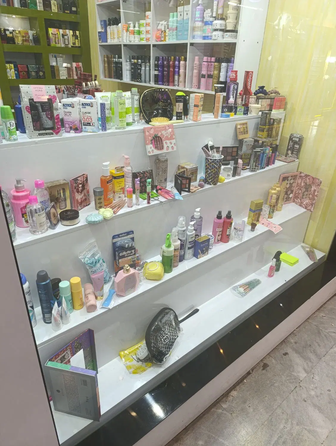 واگذاری مغازه آرایشی