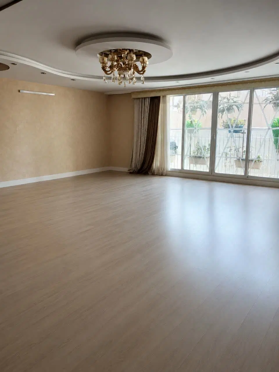 فروش آپارتمان سه خوابه