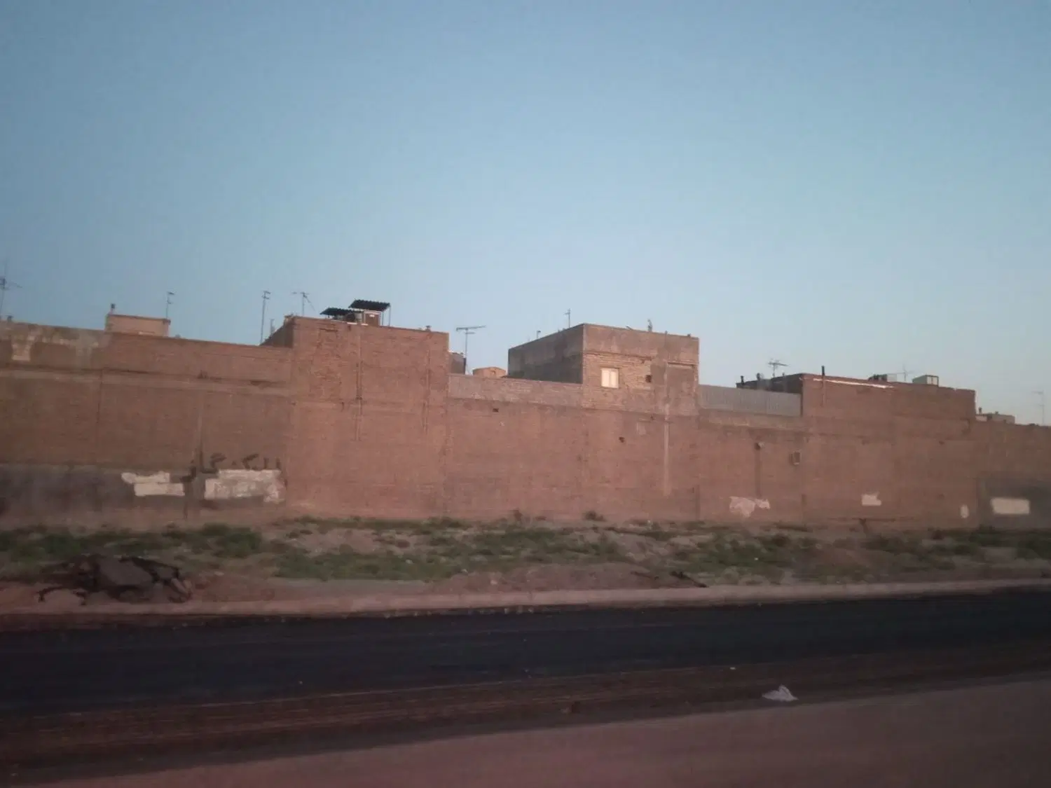 زمین ۱۵ خرداد