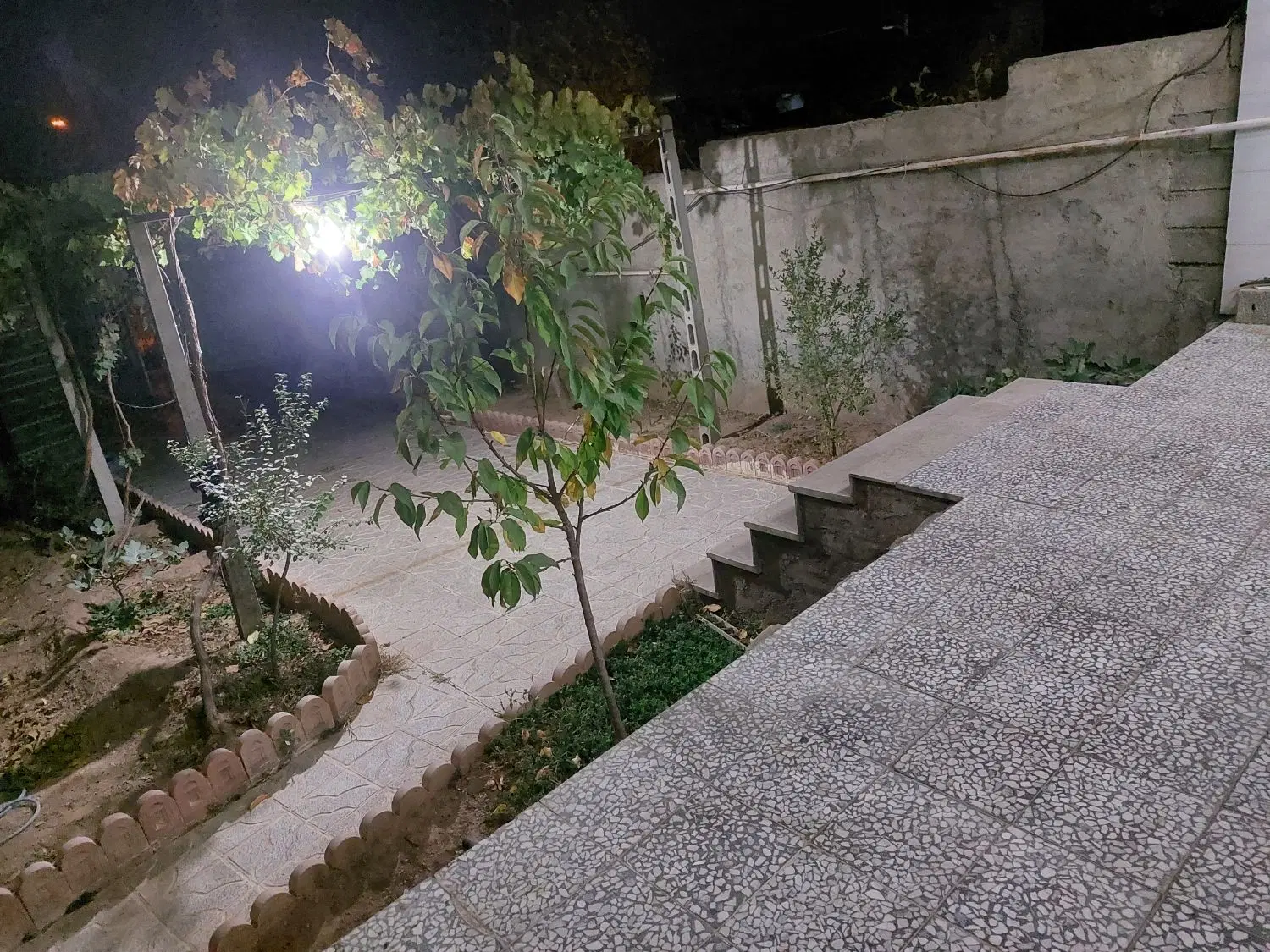 یک واحد خانه ویلایی واقع در زیاران جهت فروش