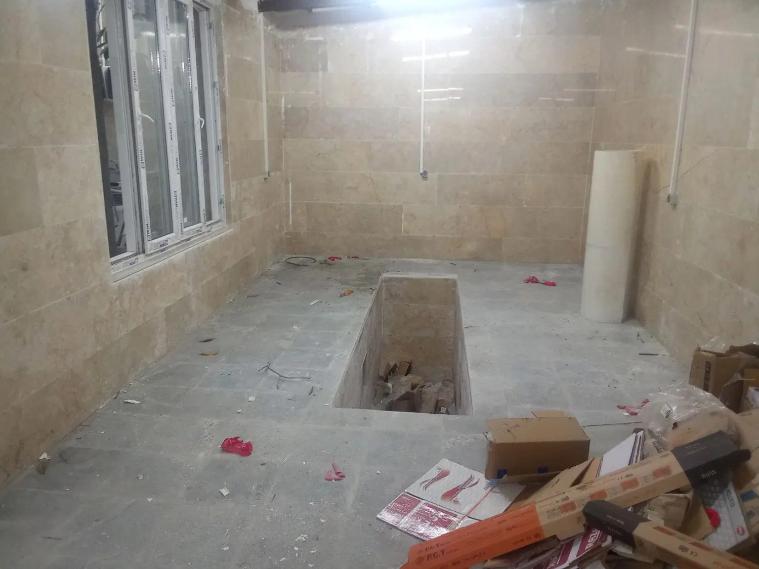 اجاره تجاری ۲۰۰ متری بر بلوار کاج عظیمیه
