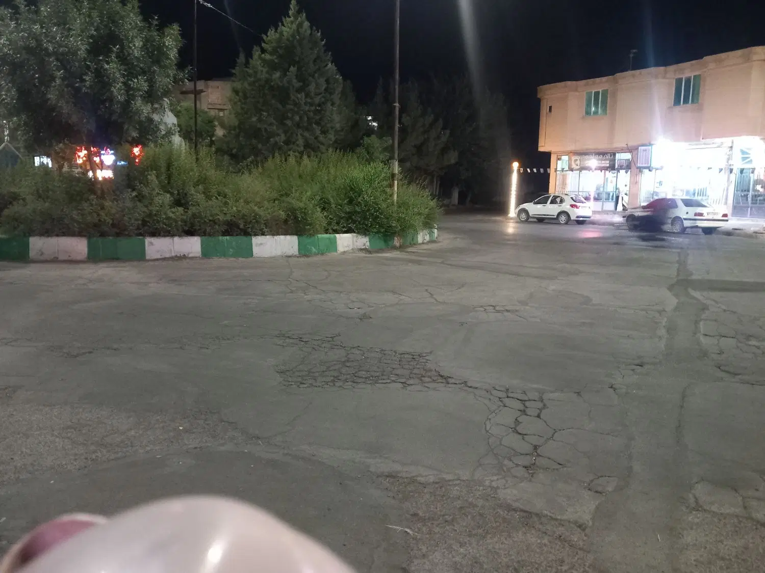 مغازه اجاره ای نبش میدان مادر
